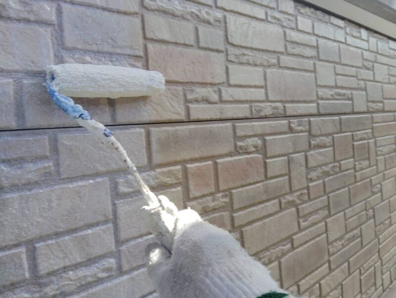 福岡県福岡市東区香椎台のN様邸でシーリングの劣化や帯の汚れを整える外壁クリヤー塗装工事を行いました。2025年10月14日完成です。【HPより】