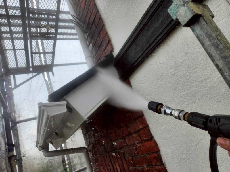 福岡県古賀市花見東のT様邸でチョーキングやシーリングの劣化を補修し屋根と外壁を美しく保つ塗装工事を行いました。2025年10月28日完成です。【HPより】