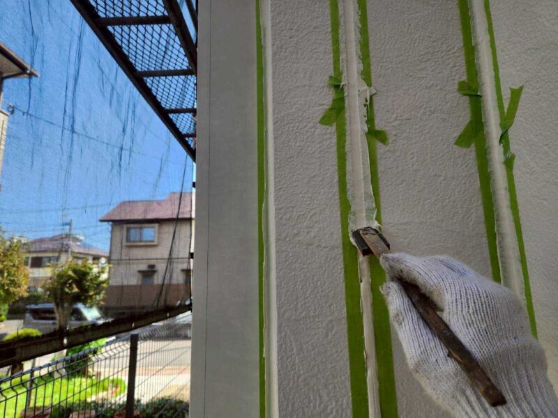 福岡県古賀市花見東のT様邸でチョーキングやシーリングの劣化を補修し屋根と外壁を美しく保つ塗装工事を行いました。2025年10月28日完成です。【HPより】