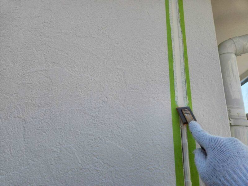 福岡県古賀市花見東のT様邸でチョーキングやシーリングの劣化を補修し屋根と外壁を美しく保つ塗装工事を行いました。2025年10月28日完成です。【HPより】