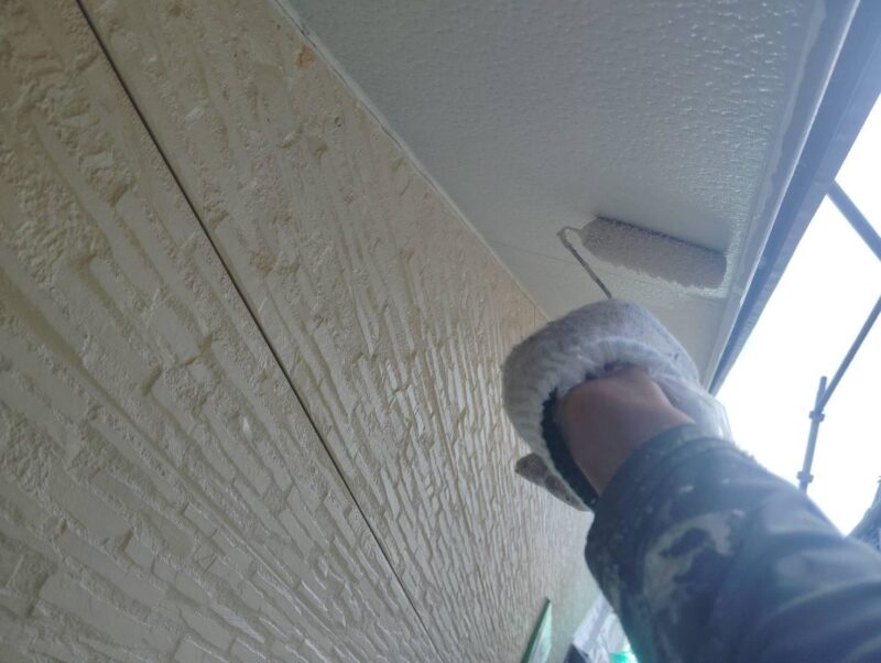 福岡県福岡市東区香椎台のN様邸でシーリングの劣化や帯の汚れを整える外壁クリヤー塗装工事を行いました。2025年10月14日完成です。【HPより】