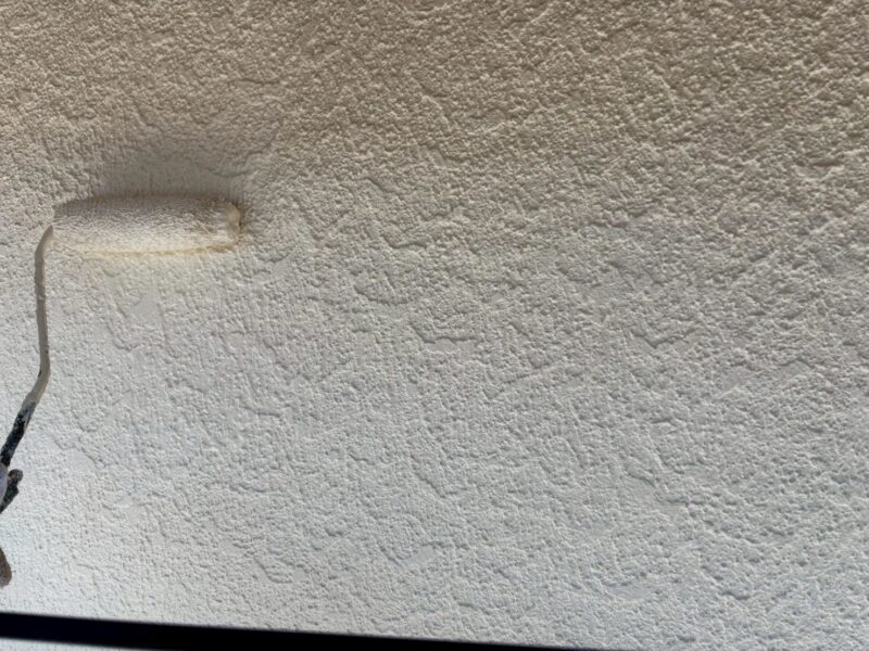 福岡県福岡市東区土井のU様邸で外壁のひび割れや塗膜の劣化を補修し屋根の防水性を高める外壁屋根塗装工事を行いました。2025年10月17日完成です。【HPより】