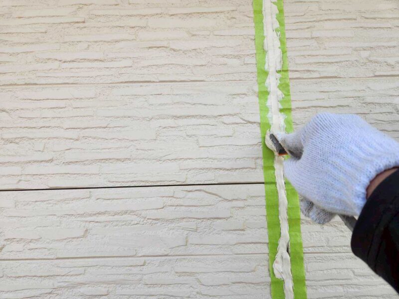 福岡県糟屋郡新宮町下府のH様邸でシーリングの割れや外壁の劣化を補修する外壁塗装工事を行いました。2025年10月2日完成です。【チラシより】