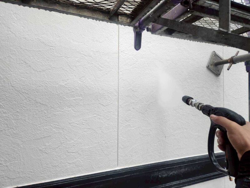 福岡県古賀市花見東のT様邸でチョーキングやシーリングの劣化を補修し屋根と外壁を美しく保つ塗装工事を行いました。2025年10月28日完成です。【HPより】