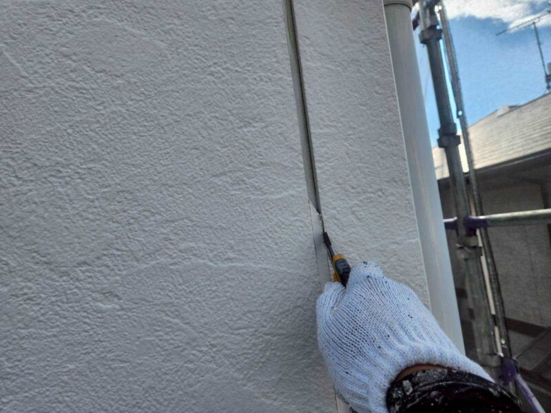 福岡県古賀市花見東のT様邸でチョーキングやシーリングの劣化を補修し屋根と外壁を美しく保つ塗装工事を行いました。2025年10月28日完成です。【HPより】