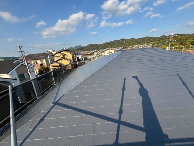 福岡県福岡市東区香椎のC様邸で、屋根の防水性を回復し住まいを長く守る屋根塗装工事を行いました。2025年11月19日完成です。【HPより】