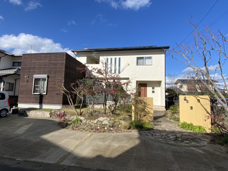 福岡県筑紫野市桜台のM様邸で外壁の防水性を高め住まいを守る外壁塗装工事を行いました。2025年12月2日完成です。【HPより】