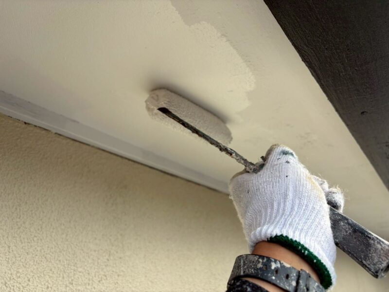 福岡県古賀市天神のO様邸で雨漏りの原因を改善し屋根を守る陸屋根カバー工法と一部塗装工事を行いました。2025年11月1日完成です。【HPより】