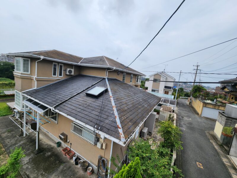 福岡県福岡市東区香椎のC様邸で、屋根の防水性を回復し住まいを長く守る屋根塗装工事を行いました。2025年11月19日完成です。【HPより】