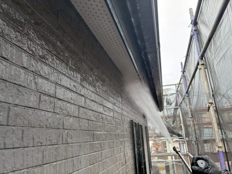 福岡県福岡市東区香椎のN様邸で外壁と屋根を保護し美観を取り戻す塗装工事を行いました。2025年11月11日完成です。【HPより】