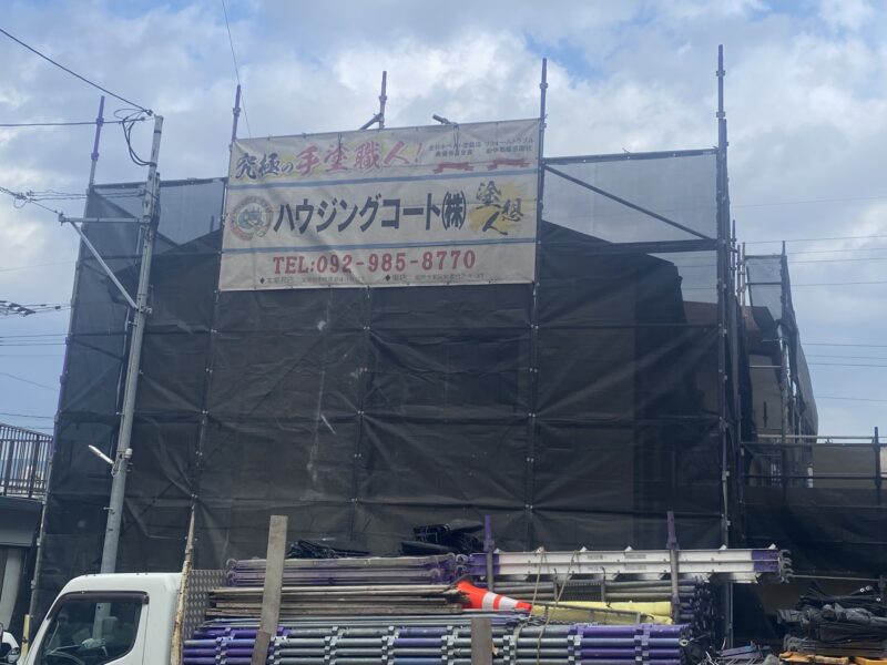 福岡県福岡市早良区野芥のM様邸で外壁のチョーキングと屋根の退色を改善する外壁塗装・屋根防水塗装工事を行っています。2025年11月27日着工です。【チラシより】