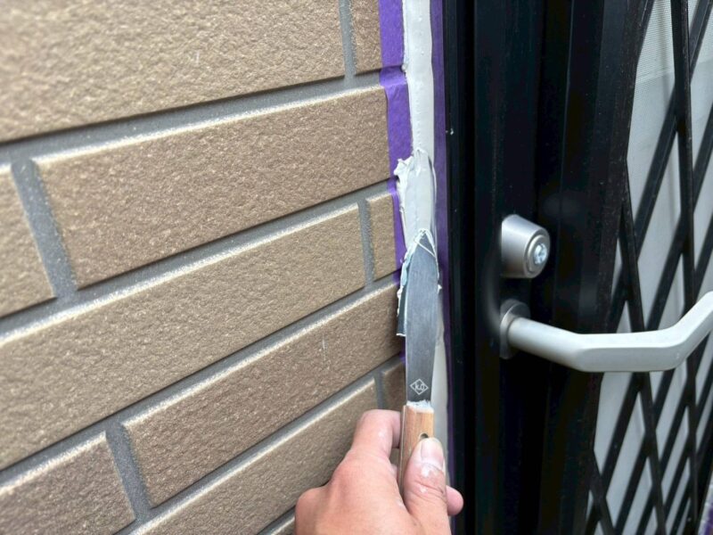 福岡県福岡市早良区飯倉のW様邸で外壁と屋根を保護し美しさを取り戻す塗装工事を行っています。2025年11月1日着工です。【ご紹介より】