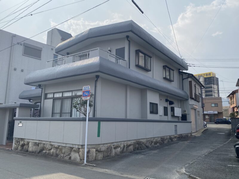 福岡県筑紫野市二日市中央のA様邸で外壁の塗膜剥がれと屋上の防水劣化を改善する外壁塗装・屋上防水工事を行いました。2026年1月29日完成です。【HPより】