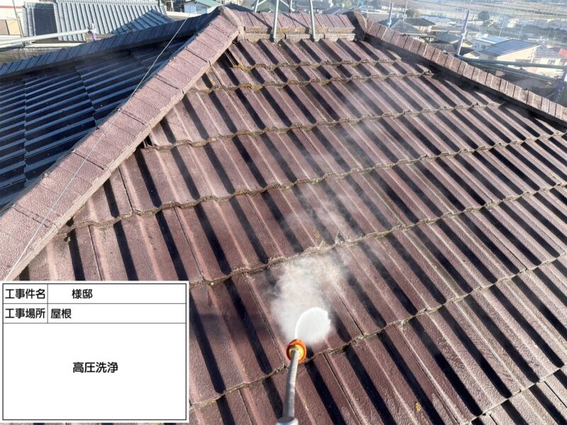 福岡県筑紫野市阿志岐のG様邸で外壁の汚れと屋根の色あせを改善する外壁塗装と屋根塗装工事を行っています。2025年11月25日着工です。【HPより】