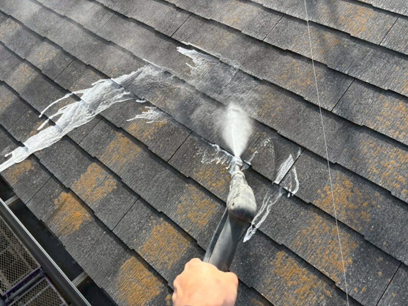 福岡県福岡市早良区飯倉のW様邸で外壁と屋根を保護し美しさを取り戻す塗装工事を行っています。2025年11月1日着工です。【ご紹介より】