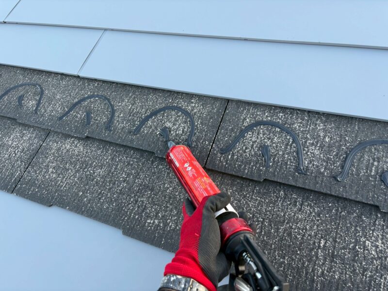 福岡県福岡市早良区飯倉のW様邸で外壁と屋根を保護し美しさを取り戻す塗装工事を行っています。2025年11月1日着工です。【ご紹介より】