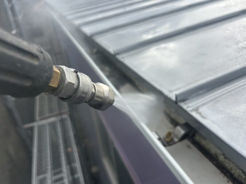 福岡県福岡市西区西の丘のN様邸で外壁の防水性を回復し美観を整える外壁塗装工事を行っています。2025年11月12日着工です。【HPより】