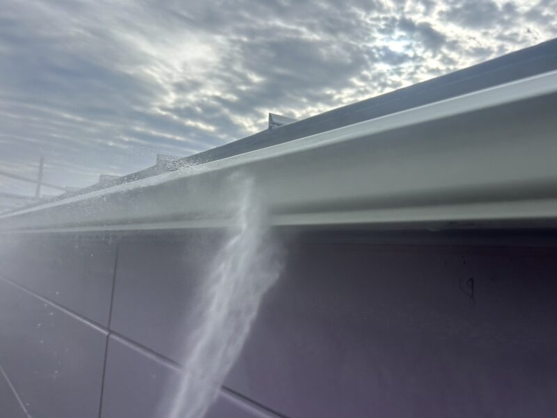 福岡県福岡市西区西の丘のN様邸で外壁の防水性を回復し美観を整える外壁塗装工事を行っています。2025年11月12日着工です。【HPより】