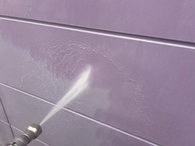 福岡県福岡市西区西の丘のN様邸で外壁の防水性を回復し美観を整える外壁塗装工事を行っています。2025年11月12日着工です。【HPより】