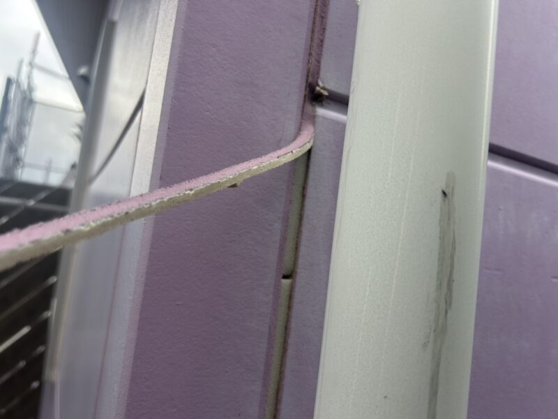 福岡県福岡市西区西の丘のN様邸で外壁の防水性を回復し美観を整える外壁塗装工事を行っています。2025年11月12日着工です。【HPより】