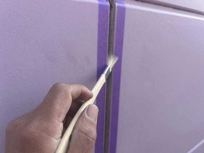 福岡県福岡市西区西の丘のN様邸で外壁の防水性を回復し美観を整える外壁塗装工事を行っています。2025年11月12日着工です。【HPより】