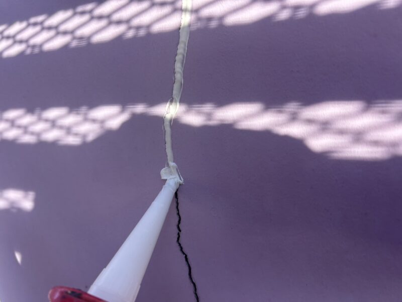 福岡県福岡市西区西の丘のN様邸で外壁の防水性を回復し美観を整える外壁塗装工事を行っています。2025年11月12日着工です。【HPより】