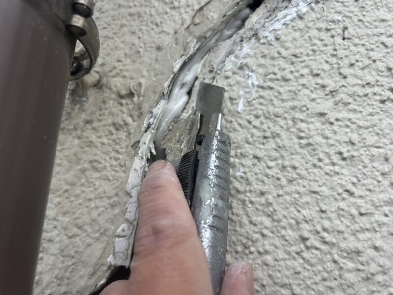 福岡県太宰府市青山のI様邸で外壁の汚れと屋根の色あせを改善する外壁塗装と屋根塗装工事を行っています。2025年11月22日着工です。【HPより】