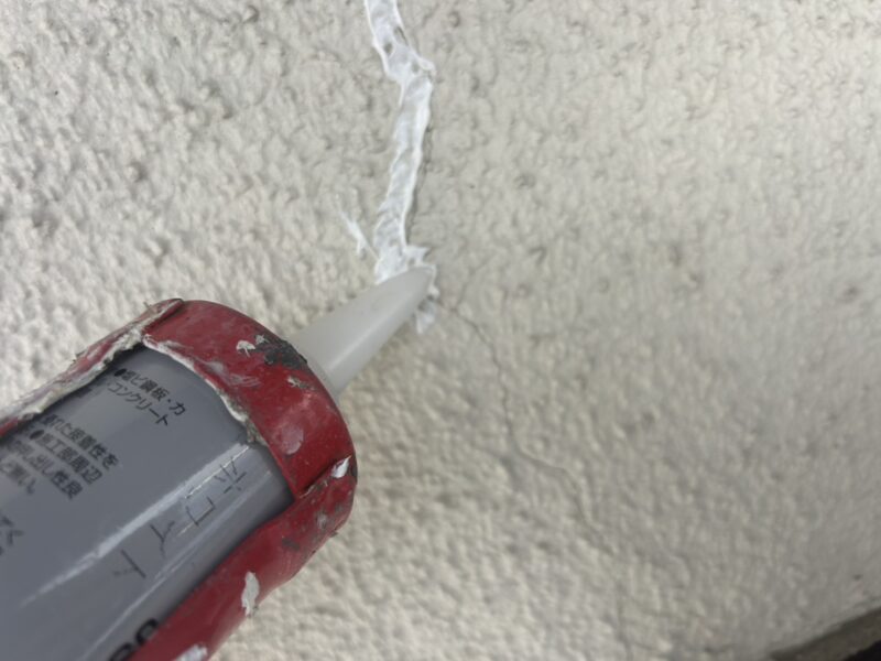 福岡県太宰府市青山のI様邸で外壁の汚れと屋根の色あせを改善する外壁塗装と屋根塗装工事を行っています。2025年11月22日着工です。【HPより】