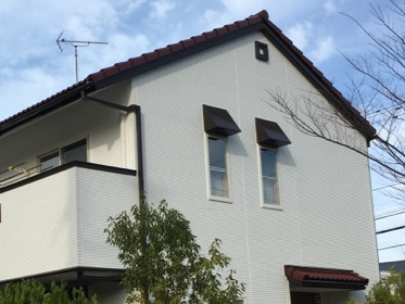 福岡県福岡市早良区野芥のM様邸で外壁のチョーキングと屋根の退色を改善する外壁塗装・屋根防水塗装工事を行いました。2025年12月24日完成です。【チラシより】