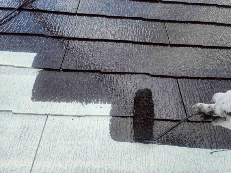 福岡県福岡市東区香椎のK様邸で外壁の艶引けと目地劣化を抑える外壁クリア塗装と、屋根の退色を保護する屋根塗装工事を行いました。2025年12月23日完成です。【HPより】