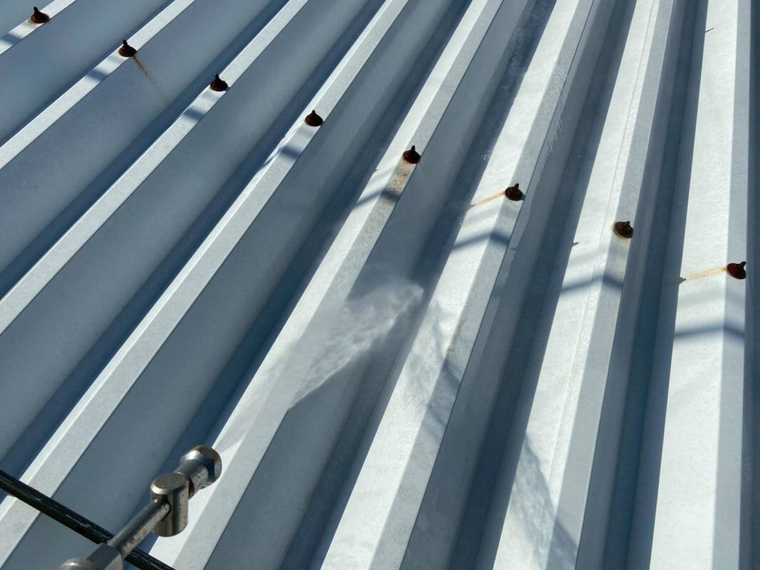 福岡県福岡市博多区博多駅南のSマンション様で、屋根の保護性能を高め外壁の美観を長持ちさせる屋根塗装・外壁クリヤー塗装工事を行いました。2025年12月23日完成です。【HPより】