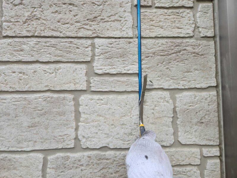 福岡県福岡市東区香椎のK様邸で外壁の艶引けと目地劣化を抑える外壁クリア塗装と、屋根の退色を保護する屋根塗装工事を行いました。2025年12月23日完成です。【HPより】