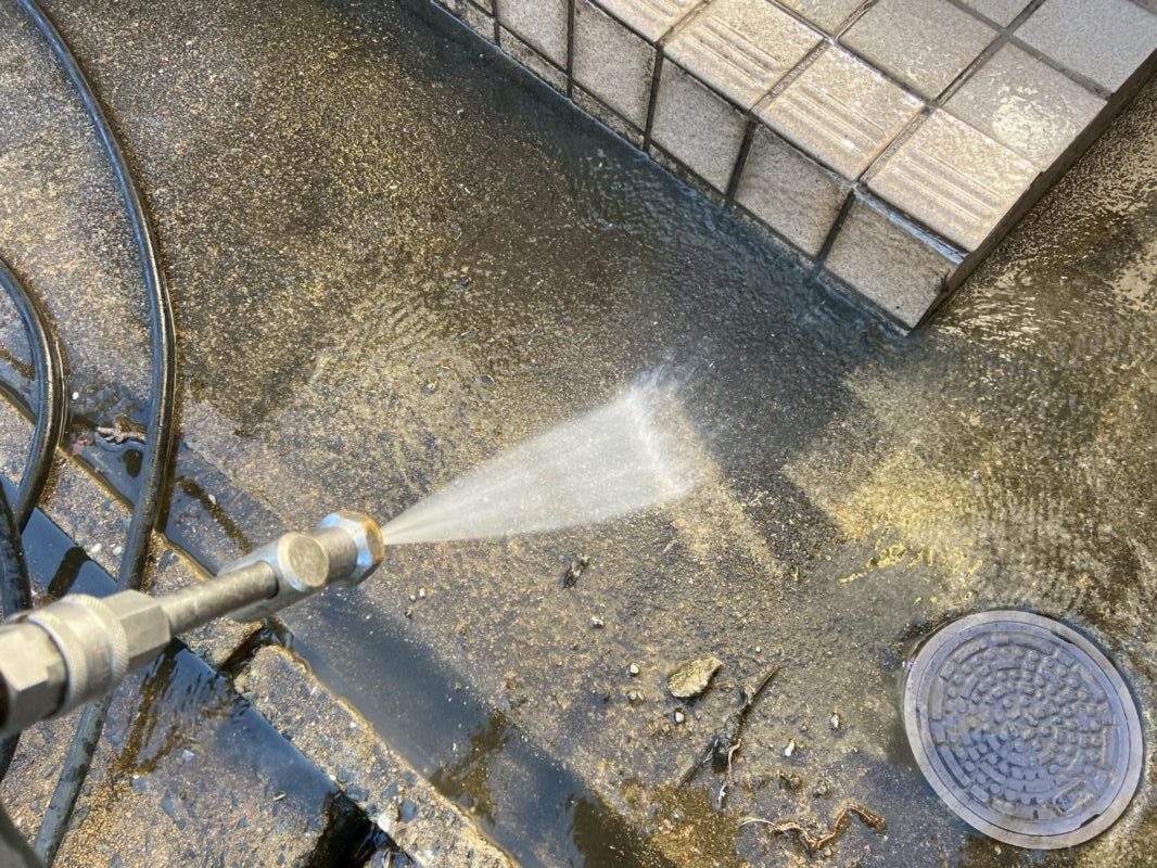 福岡県福岡市博多区博多駅南のSマンション様で、屋根の保護性能を高め外壁の美観を長持ちさせる屋根塗装・外壁クリヤー塗装工事を行いました。2025年12月23日完成です。【HPより】