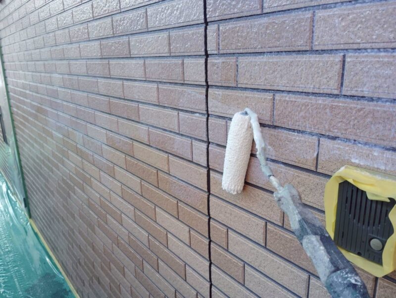 福岡県福岡市博多区博多駅南のSマンション様で、屋根の保護性能を高め外壁の美観を長持ちさせる屋根塗装・外壁クリヤー塗装工事を行いました。2025年12月23日完成です。【HPより】