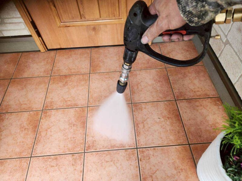 福岡県福岡市東区香椎のK様邸で外壁の艶引けと目地劣化を抑える外壁クリア塗装と、屋根の退色を保護する屋根塗装工事を行いました。2025年12月23日完成です。【HPより】