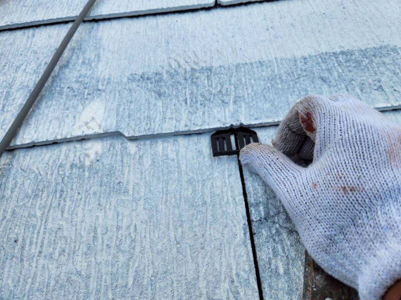 福岡県福岡市東区香椎のK様邸で外壁の艶引けと目地劣化を抑える外壁クリア塗装と、屋根の退色を保護する屋根塗装工事を行いました。2025年12月23日完成です。【HPより】