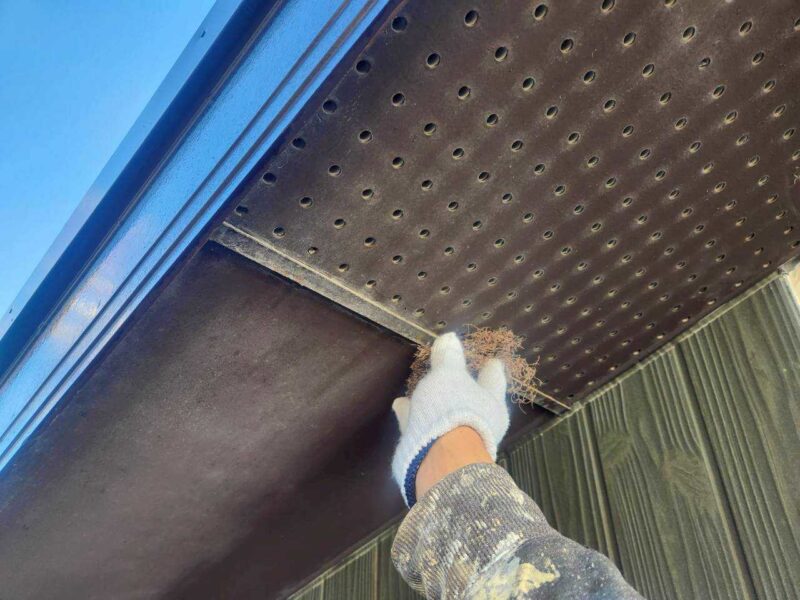 福岡県福岡市東区香住ケ丘のS様邸で外壁のひび割れと屋根の色あせを改善する外壁塗装と屋根塗装工事を行いました。2025年12月13日完成です。【チラシより】