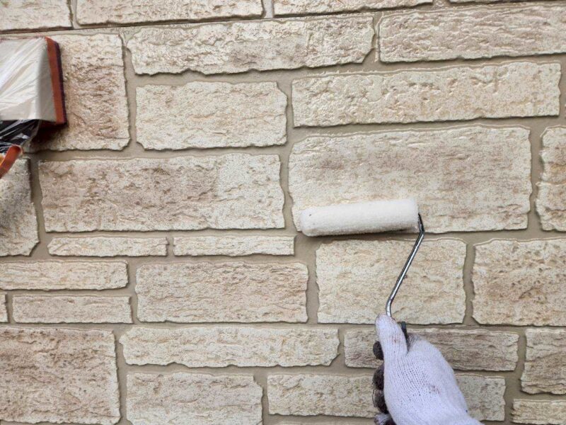 福岡県福岡市東区香椎のK様邸で外壁の艶引けと目地劣化を抑える外壁クリア塗装と、屋根の退色を保護する屋根塗装工事を行いました。2025年12月23日完成です。【HPより】