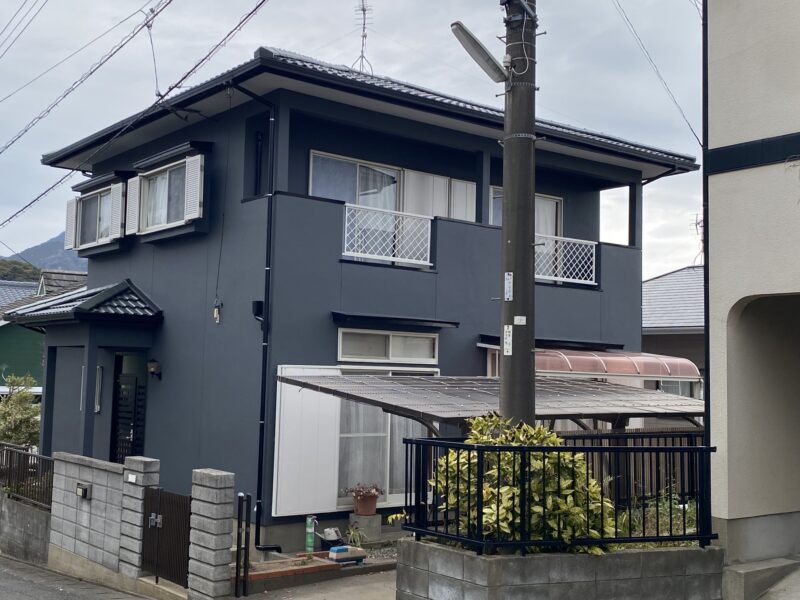 福岡県筑紫野市阿志岐のG様邸で外壁の汚れと屋根の色あせを改善する外壁塗装と屋根塗装工事を行いました。2025年12月11日完成です。【HPより】