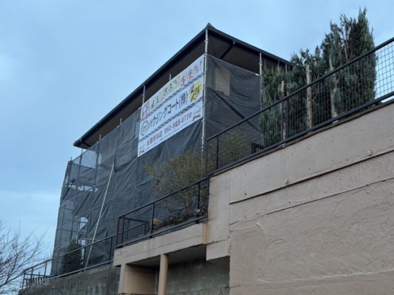 福岡県筑紫野市針摺東のK様邸で、外壁の劣化サインに合わせた外壁塗装工事を行っています。2025年12月23日着工です。【HPより】