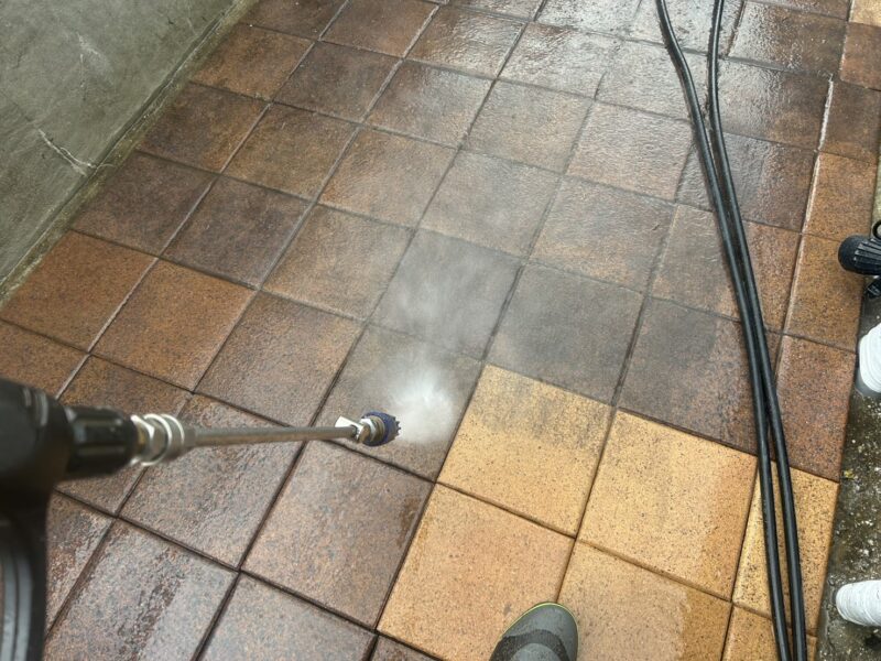 福岡県筑紫野市針摺東のK様邸で、外壁の劣化サインに合わせた外壁塗装工事を行っています。2025年12月23日着工です。【HPより】