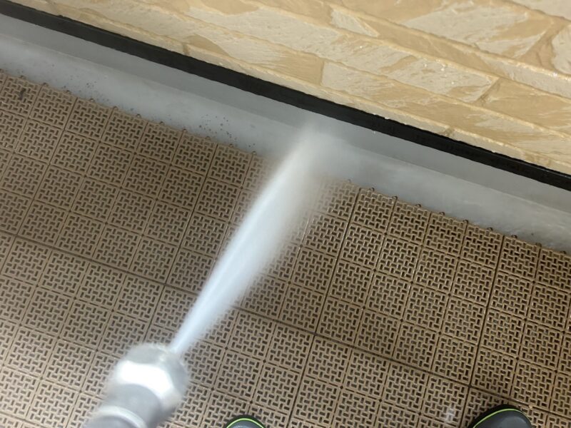 福岡県筑紫野市針摺東のK様邸で、外壁の劣化サインに合わせた外壁塗装工事を行っています。2025年12月23日着工です。【HPより】