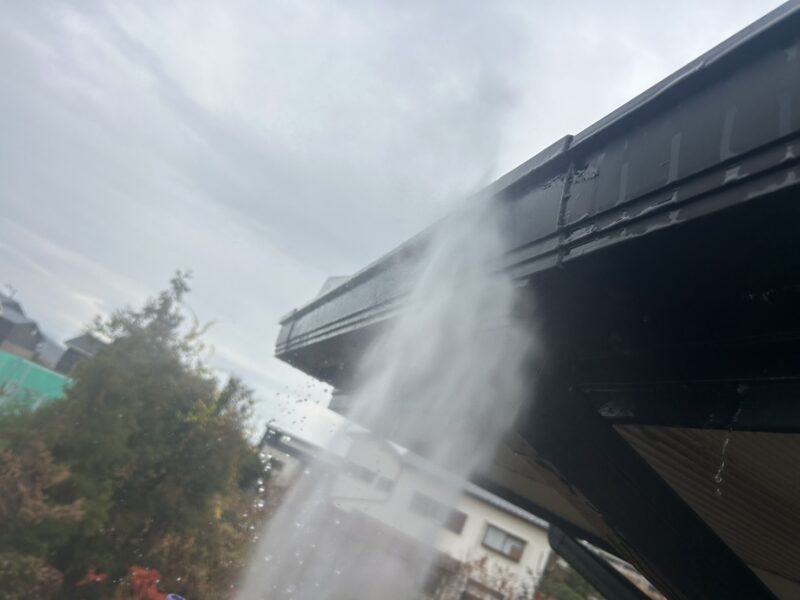 福岡県筑紫野市針摺東のK様邸で、外壁の劣化サインに合わせた外壁塗装工事を行っています。2025年12月23日着工です。【HPより】