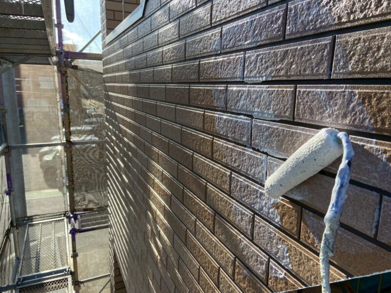 福岡県福岡市博多区博多駅南のSマンション様で、屋根の保護性能を高め外壁の美観を長持ちさせる屋根塗装・外壁クリヤー塗装工事を行いました。2025年12月23日完成です。【HPより】