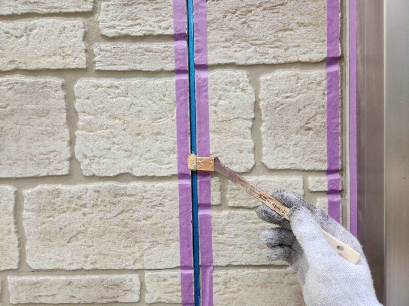 福岡県福岡市東区香椎のK様邸で外壁の艶引けと目地劣化を抑える外壁クリア塗装と、屋根の退色を保護する屋根塗装工事を行いました。2025年12月23日完成です。【HPより】