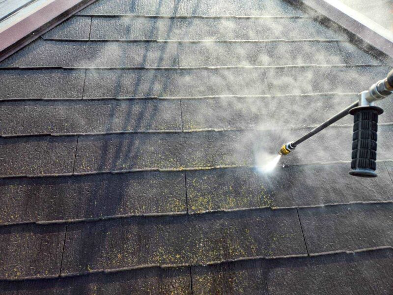 福岡県福岡市東区香椎のK様邸で外壁の艶引けと目地劣化を抑える外壁クリア塗装と、屋根の退色を保護する屋根塗装工事を行いました。2025年12月23日完成です。【HPより】