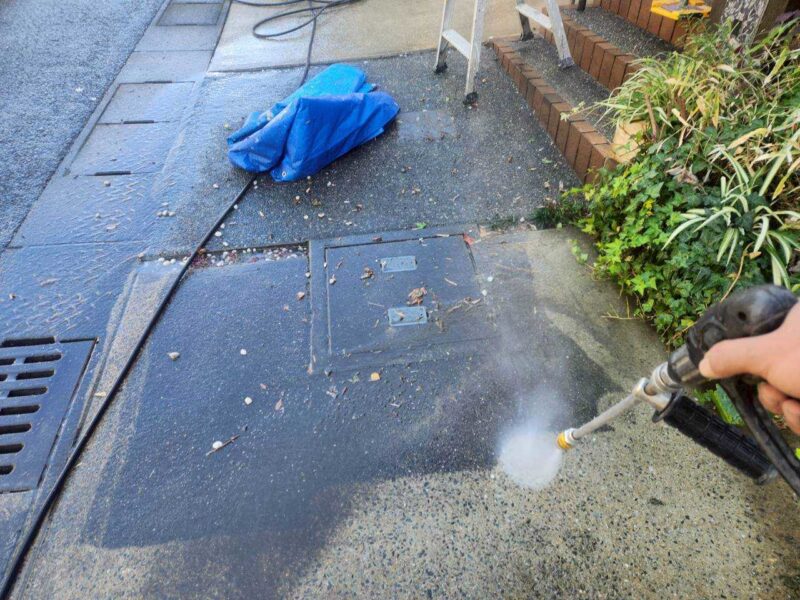 福岡県福岡市東区香住ケ丘のS様邸で外壁のひび割れと屋根の色あせを改善する外壁塗装と屋根塗装工事を行いました。2025年12月13日完成です。【チラシより】