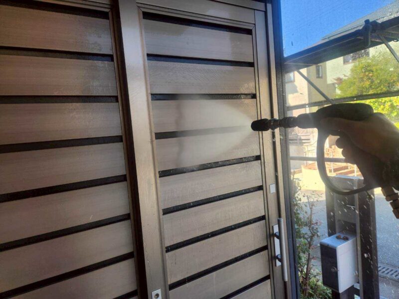 福岡県福岡市東区香住ケ丘のS様邸で外壁のひび割れと屋根の色あせを改善する外壁塗装と屋根塗装工事を行いました。2025年12月13日完成です。【チラシより】