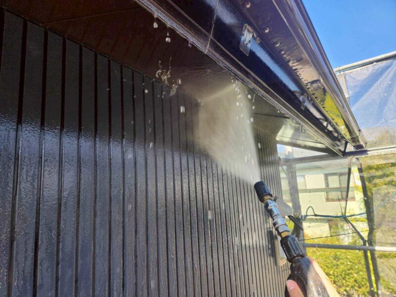 福岡県福岡市東区香住ケ丘のS様邸で外壁のひび割れと屋根の色あせを改善する外壁塗装と屋根塗装工事を行いました。2025年12月13日完成です。【チラシより】