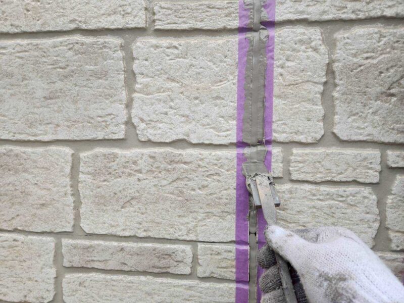 福岡県福岡市東区香椎のK様邸で外壁の艶引けと目地劣化を抑える外壁クリア塗装と、屋根の退色を保護する屋根塗装工事を行いました。2025年12月23日完成です。【HPより】